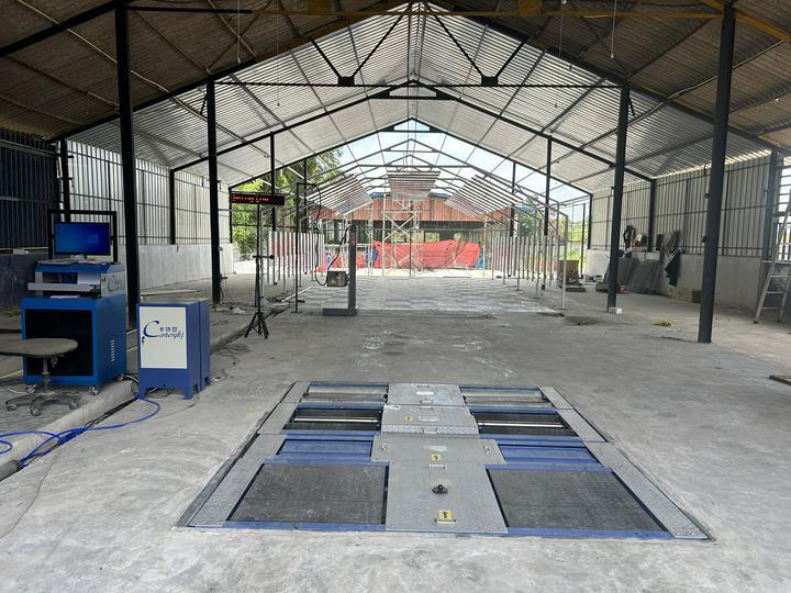 5-in-1-Rollerbremstester mit maximaler Achsbelastung von 4000 kg, doppelter Seitenrutsche und industriellem Steuergerät für die Fahrzeugprüflinie