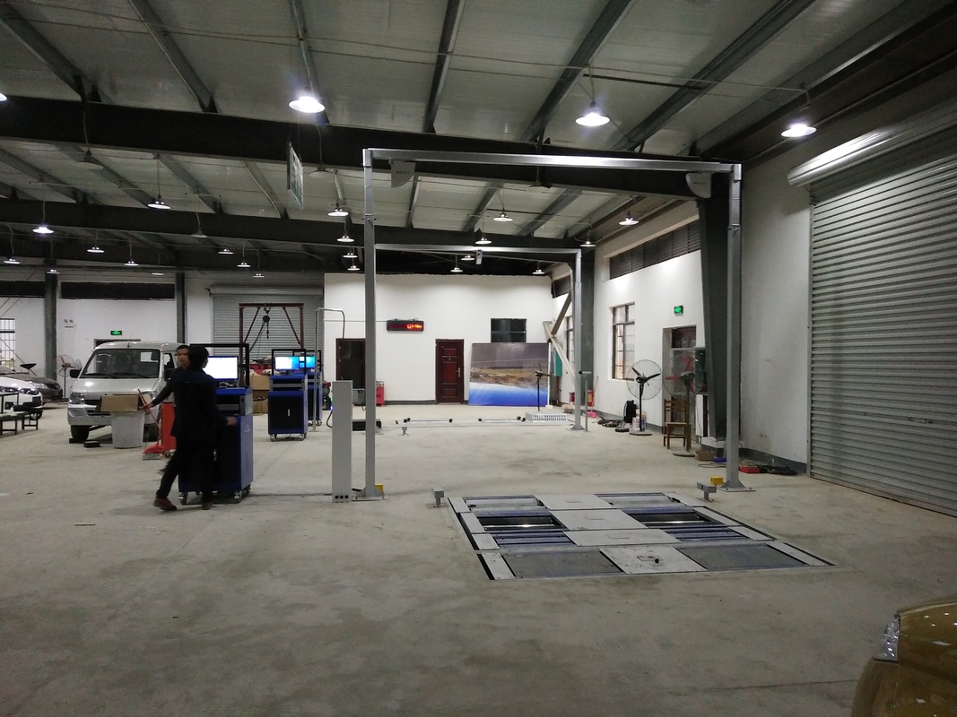 5-in-1-Rollerbremstester mit maximaler Achsbelastung von 4000 kg, doppelter Seitenrutsche und industriellem Steuergerät für die Fahrzeugprüflinie