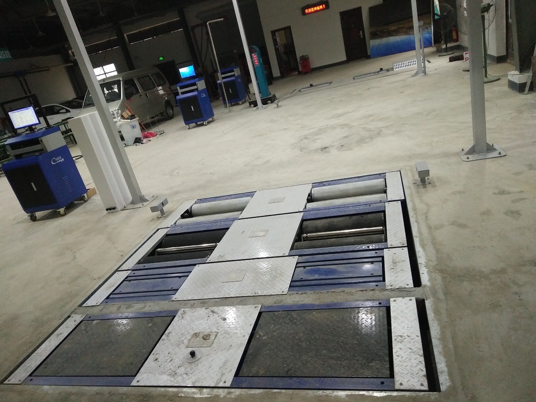 5-in-1-Rollerbremstester mit maximaler Achsbelastung von 4000 kg, doppelter Seitenrutsche und industriellem Steuergerät für die Fahrzeugprüflinie