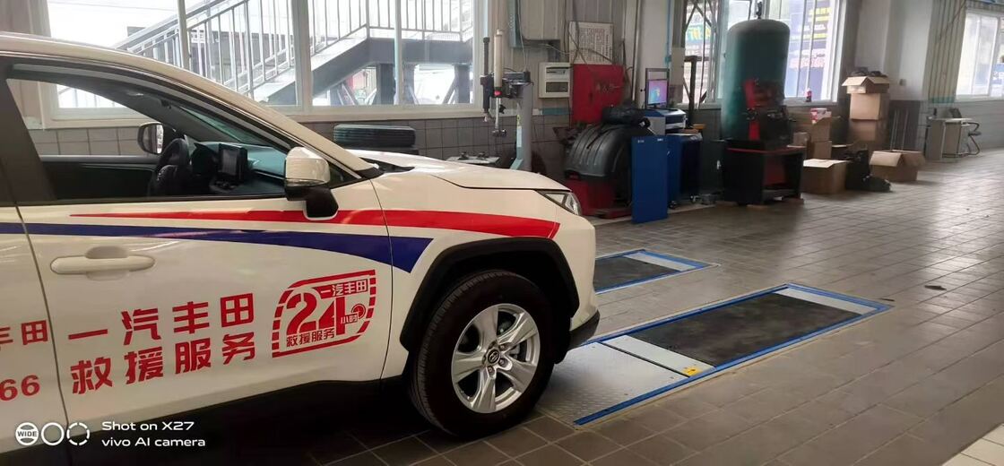 Cartesykj Luxus-Flachbremsprüfgerät 3T 10T 15T Fahrzeuginspektionsausrüstung Fahrzeugprüfstraße 2CTHPB-13 mit Seitenschlupfaufhängung Achslastbremsprüfgerät