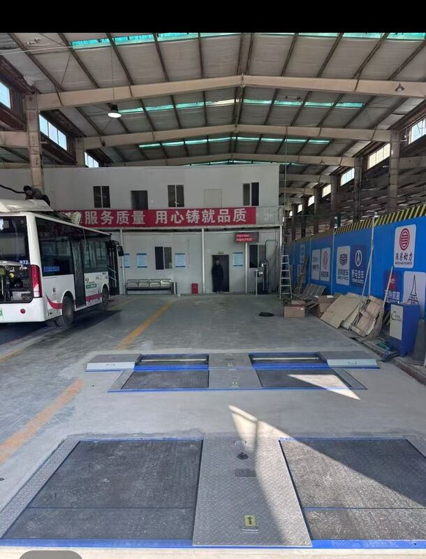 Cartesy LKW-Prüfstraße für Kfz-Werkstatt Rollenprüfstand Bremsen Kräfte mit Achslast Doppelplatten Seitenabnahmetester 10T Kapazität